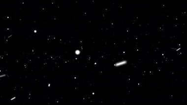  Kar yağıyor. Yoğun kar yağışı kameradan yavaşça uzaklaşıyor. 4K 'da kar örtüsü. Alfa kanalı