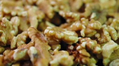Maden ve vitamin açısından zengin vejetaryen yiyeceği. - Ne? Soyulmuş fındık. Seçici odak