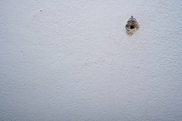 Τρύπες Και Αγκάθια Ένα Παλιό Βρώμικο Λευκό Τοίχο Καρφίτσα Πείρο — Φωτογραφία Αρχείου