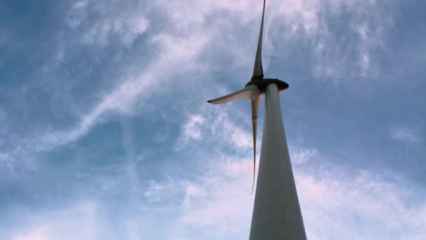 Rüzgar Güç Türbinleri Temiz Yenilenebilir Enerji Üretiyor Yeşil Enerji Kavramı — Stok video