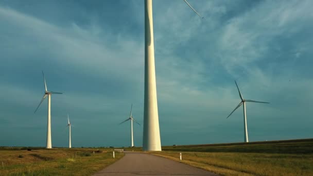 Windkraftanlagen Zur Erzeugung Sauberer Erneuerbarer Energien — Stockvideo