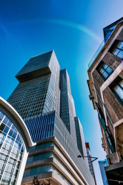 Rotterdam, Hollanda, 16-07-2022. Rotterdam, Hollanda 'da modern tasarlanmış binalara sahip şehir manzarası
