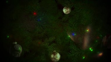 Noel arkaplanı, Noel ağacı dalları ve Noel baloları..