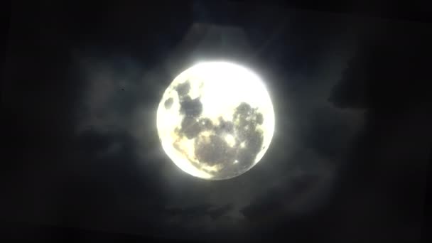 Fond Effrayant Pleine Lune Brille Sur Ciel Nuageux — Video