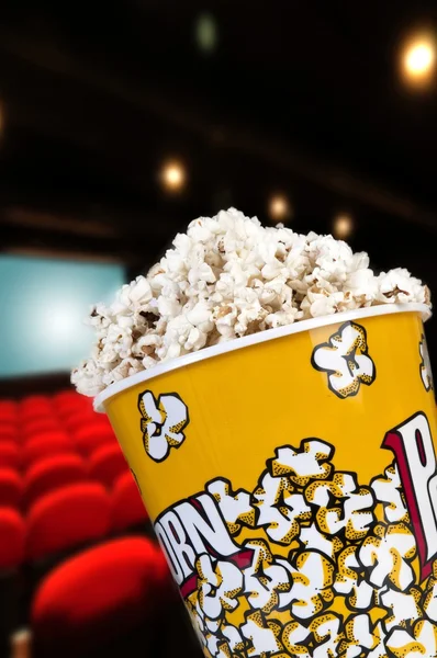 Popcorn připraven na začátek filmu — Stock fotografie