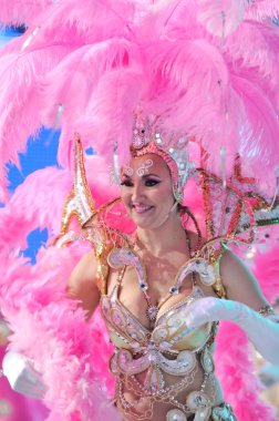 Tenerife, 4 Mart: karakter ve gruplar karnaval.