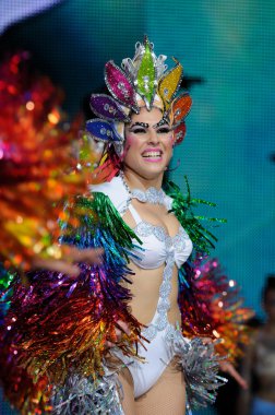 Tenerife, 4 Mart: karakter ve gruplar karnaval.