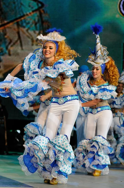 TENERIFE, 4 de marzo: Personajes y Grupos en el Carnaval . — Foto de Stock
