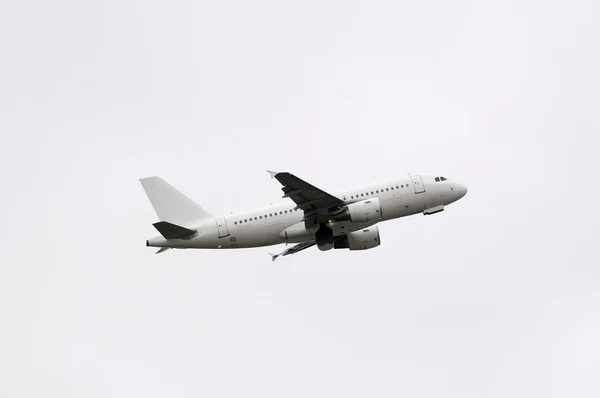Avião a descolar — Fotografia de Stock