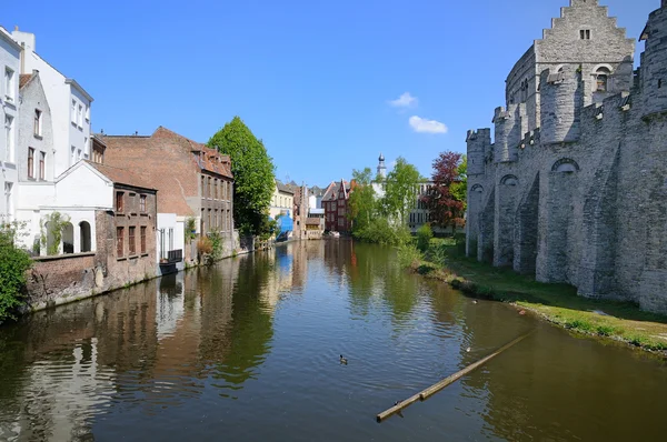 Eski şehir evleri ve kanal Gent, Belçika — Stok fotoğraf