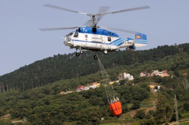 Tenerife, Ağustos 3: itfaiye helikopter 
