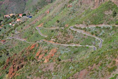 dolambaçlı dağ yollarında, tenerife. Kanarya Adaları