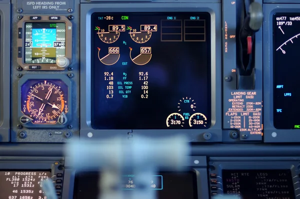 Panel de aviones comerciales por la noche —  Fotos de Stock