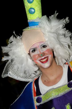 Tenerife, 4 Mart: karakter ve gruplar karnaval.