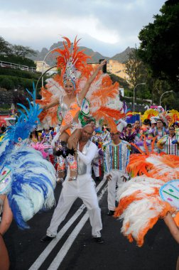 Tenerife, 4 Mart: karakter ve gruplar karnaval.