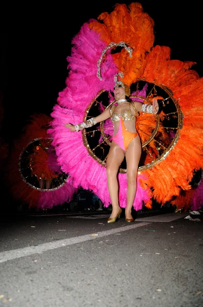 TENERIFE, 4 de marzo: Personajes y Grupos en el Carnaval . — Foto de Stock