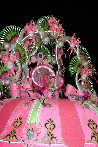 TENERIFE, FEBRUARY 28: The Carnival, waves to onlookers during t — Stock Photo, Image