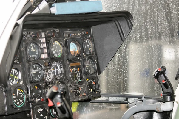 Instrumentação em helicóptero de resgate, cockpit BO-105 — Fotografia de Stock