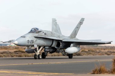 Grand Canaria, İspanya-OCT 20, 2021: Okyanus Gökyüzü askeri manevralarının kutlanması, birçok ülkenin katılımıyla. 20 Ekim 2021