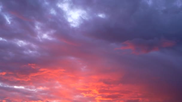 Прекрасне Вечірнє Блакитне Небо Заході Сонця Яскравими Світлими Хмарами Теплий — стокове відео