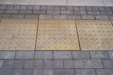 Eski tuğla duvar, kırmızı taş blokların eski dokusu yakın plan