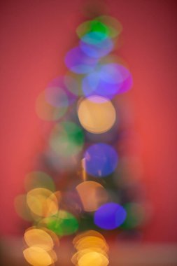 Noel, yılbaşı ağacında bulanık Noel ışıkları,