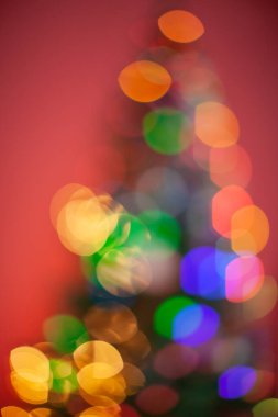 Noel, yılbaşı ağacında bulanık Noel ışıkları,