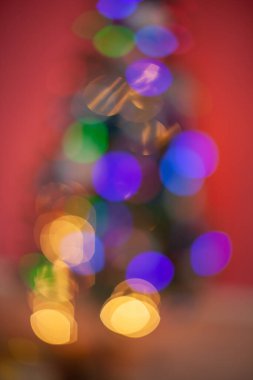 Noel, yılbaşı ağacında bulanık Noel ışıkları,