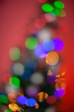 Noel, yılbaşı ağacında bulanık Noel ışıkları,