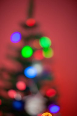 Noel, yılbaşı ağacında bulanık Noel ışıkları,