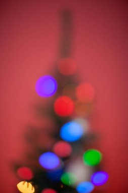 Noel, yılbaşı ağacında bulanık Noel ışıkları,