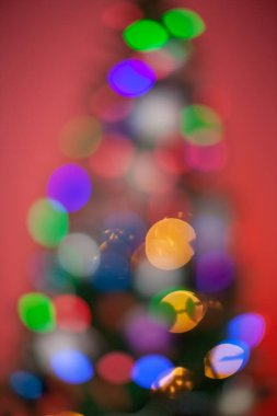 Noel, yılbaşı ağacında bulanık Noel ışıkları,