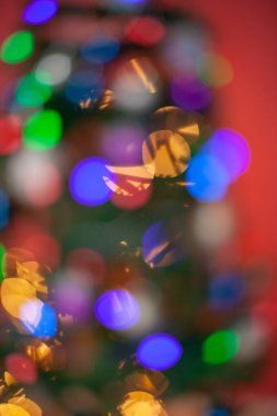 Noel, yılbaşı ağacında bulanık Noel ışıkları,