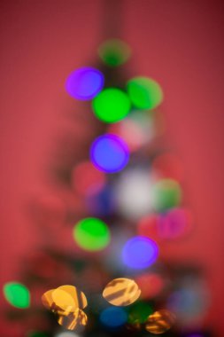 Noel, yılbaşı ağacında bulanık Noel ışıkları,