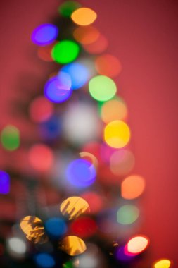 Noel, yılbaşı ağacında bulanık Noel ışıkları,