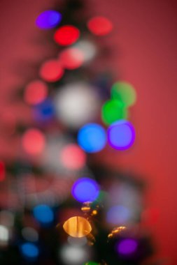 Noel, yılbaşı ağacında bulanık Noel ışıkları,