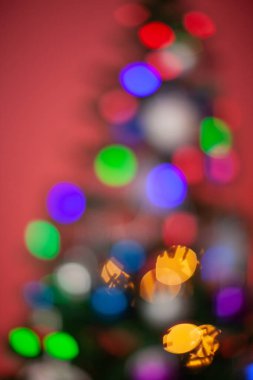 Noel, yılbaşı ağacında bulanık Noel ışıkları,