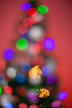 Noel, yılbaşı ağacında bulanık Noel ışıkları,