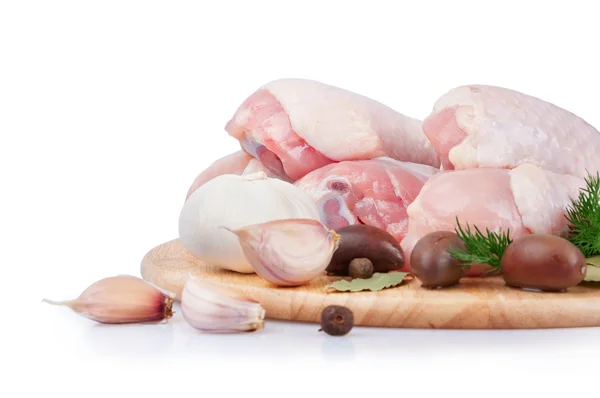 Raw chicken legs with olives and garlic — Stock Photo, Image