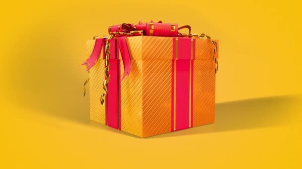 漂亮的金黄色 橙色背景的红色惊喜礼品盒 — 图库视频影像