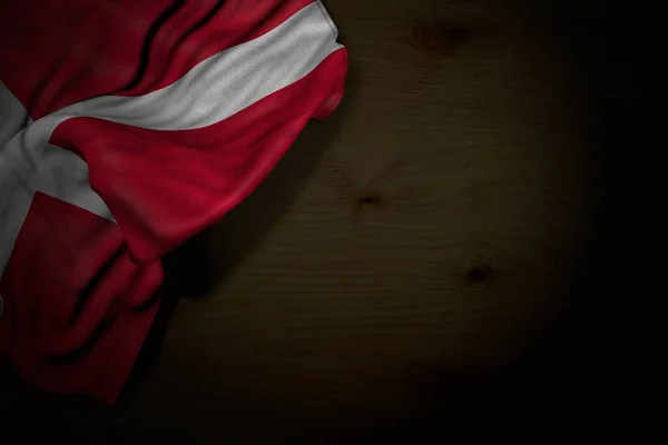 Wspaniała Ciemna Ilustracja Flagi Danii Dużymi Fałdami Ciemnym Drewnie Pustym — Zdjęcie stockowe