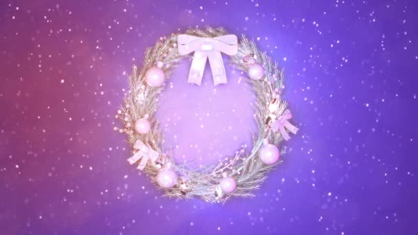 五彩缤纷的背景上 飘落着美丽的圣诞花环 — 图库视频影像