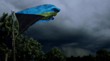 Kara fırtına bulutlarında Bahamalar bayrağı sallıyor.