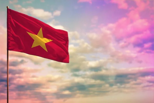 Titreyen Vietnam Bayrağı Renkli Bulutlu Gökyüzü Arkaplanı Üzerine Yazdığınız Metin — Stok fotoğraf