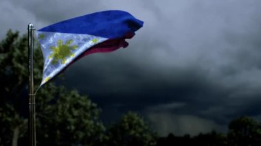 Kara fırtına kümülüs bulutlarında ulusal bayram için Filipinler bayrağı sallıyor