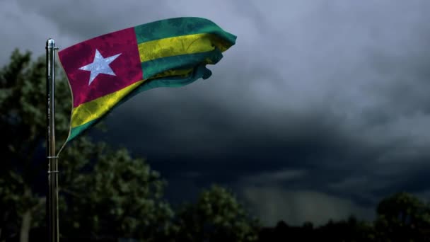 Ondeando Bandera Togo Para Día Independencia Cúmulo Tormenta Oscura — Vídeo de stock