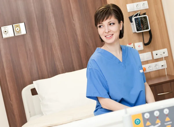 Female patient sitting on hospital bed — Stock Photo, Image