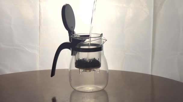 グラスティーポットで紅茶を淹れる工程 — ストック動画