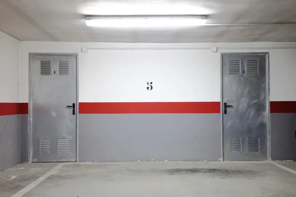 Picture of an empty garage — Stock Photo, Image