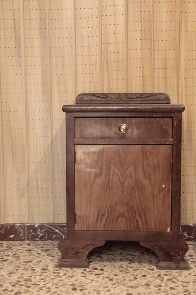 旧床头柜 — 图库照片